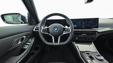 BMW 330e 330e — photo 16