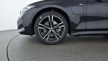 BMW 330e 330e — photo 27