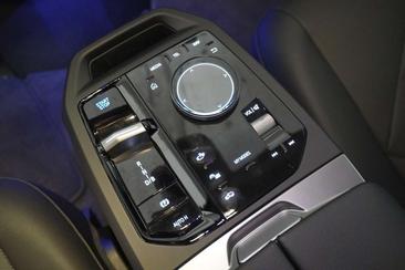 BMW IX XDrive50 — photo 11