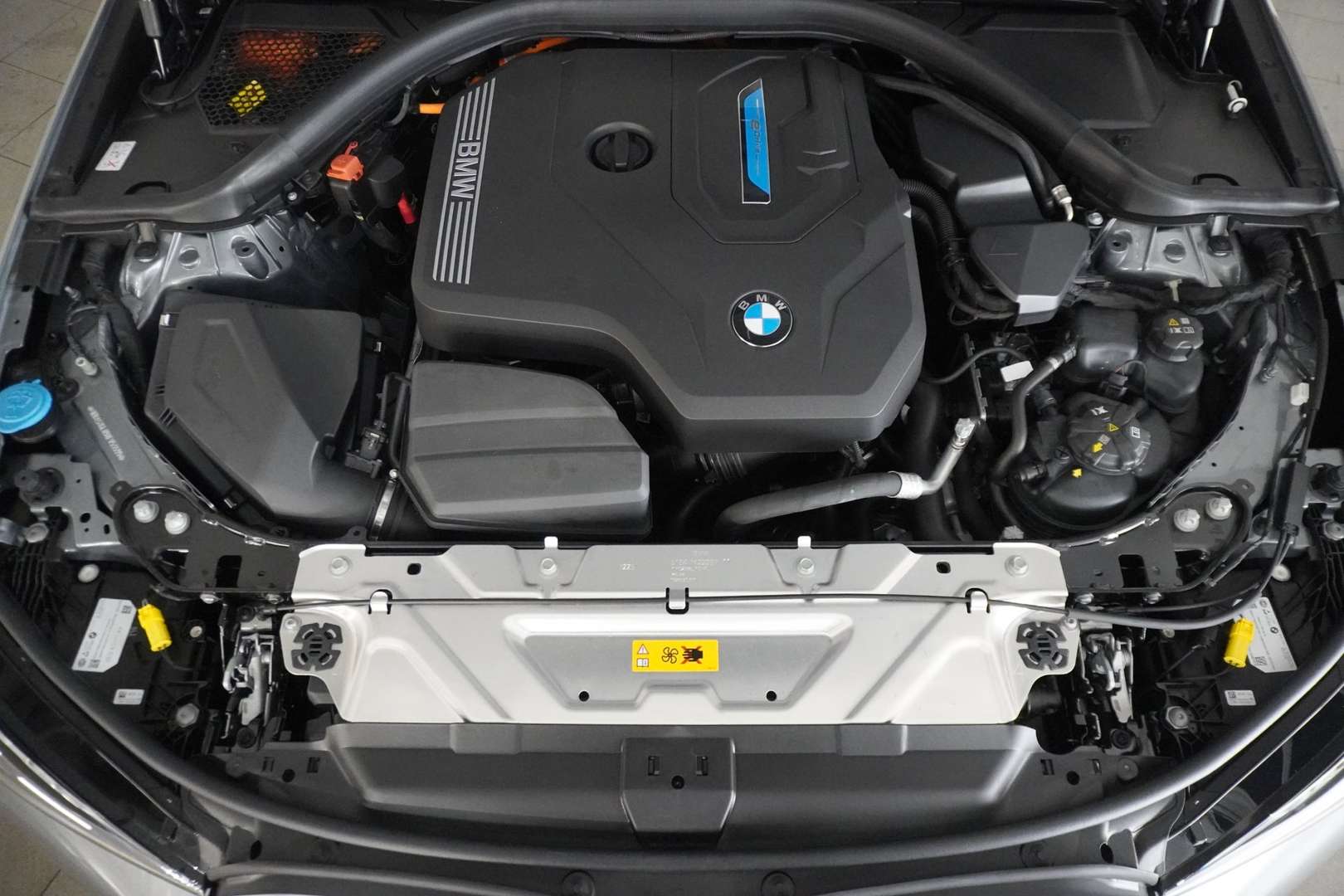 BMW 330e 330e XDrive - 2025 - Joinsteer - #3