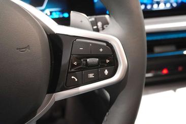BMW 330e 330e XDrive — photo 18