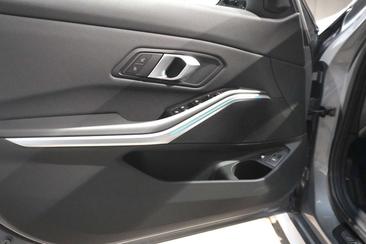BMW 330e 330e XDrive — photo 22