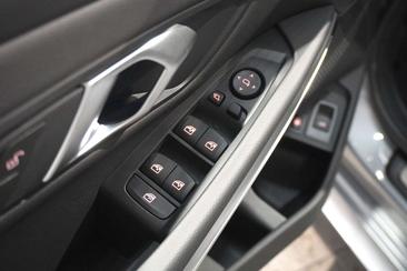 BMW 330e 330e XDrive — photo 24