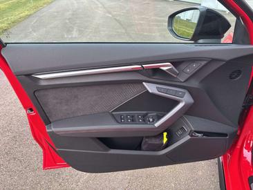 Audi S3 TFSI — photo 17