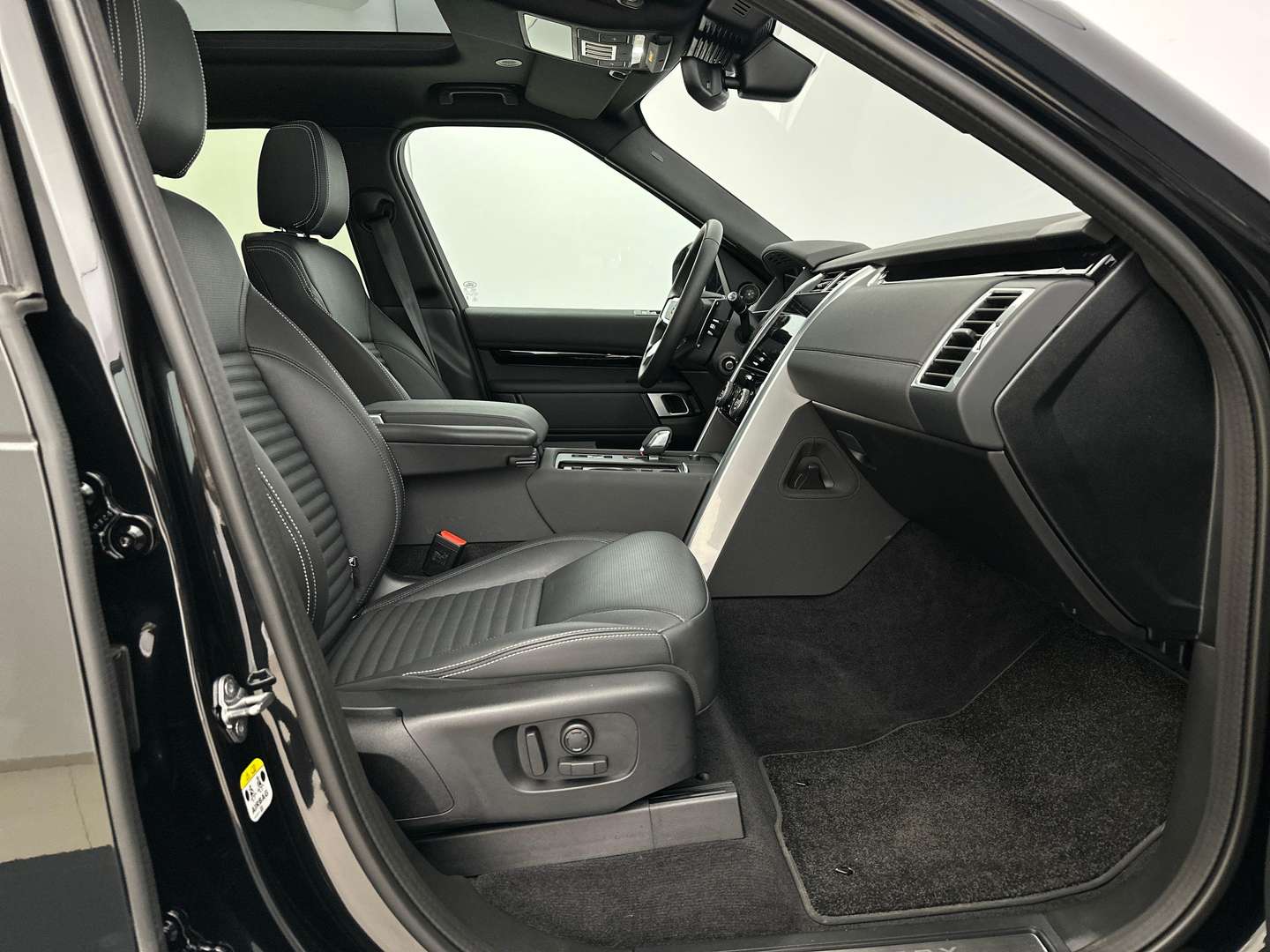 Land Rover Discovery D250 S AWD Auto 25MY 06/2026 - 2025 - Joinsteer - #3