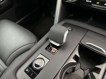 Land Rover Discovery D250 S AWD Auto 25MY 06/2026 — photo 13
