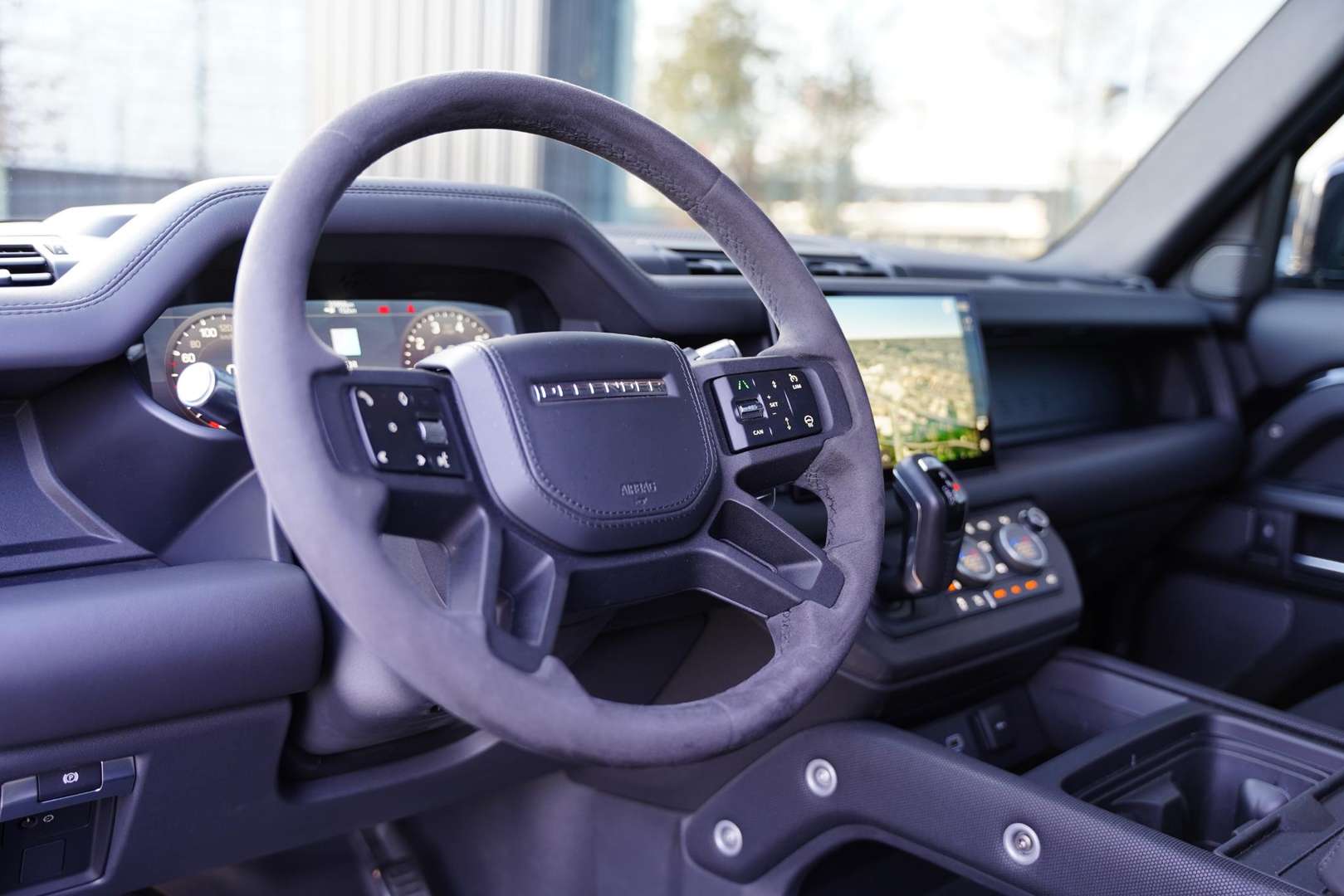 Land Rover Defender 110 Black Edition / Panoramadak / Meridia P 525 V8 - 2022 - Joinsteer - #4