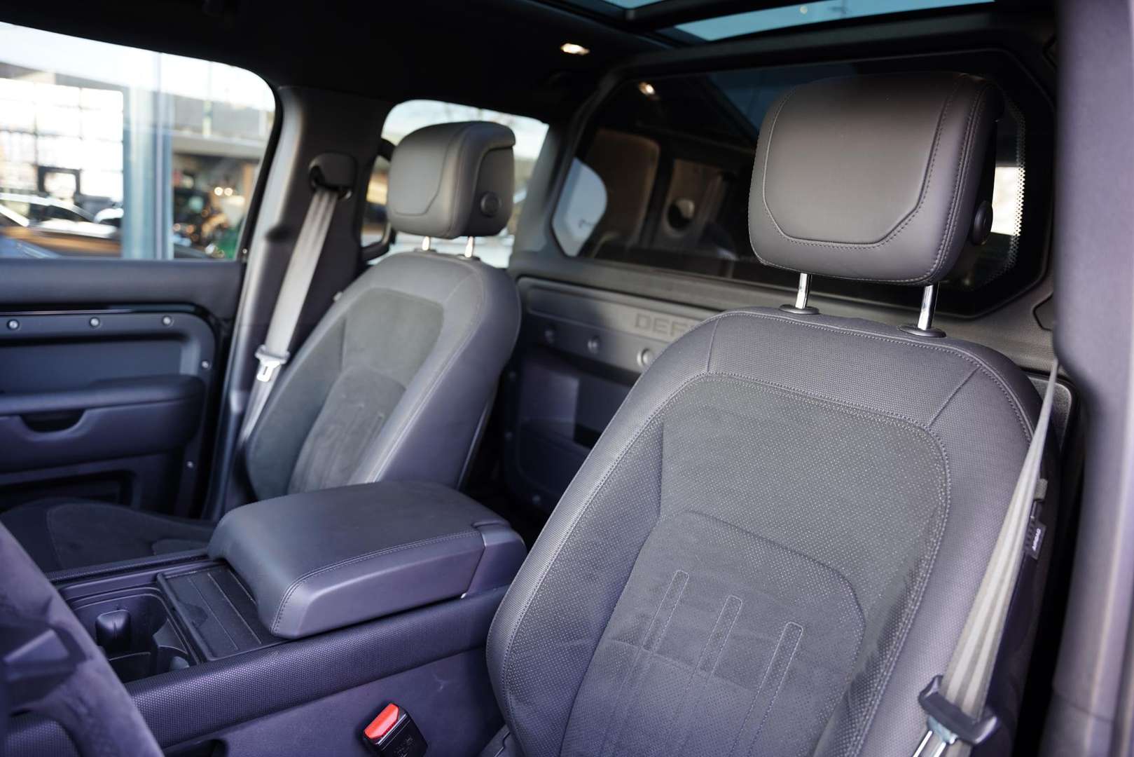 Land Rover Defender 110 Black Edition / Panoramadak / Meridia P 525 V8 - 2022 - Joinsteer - #6