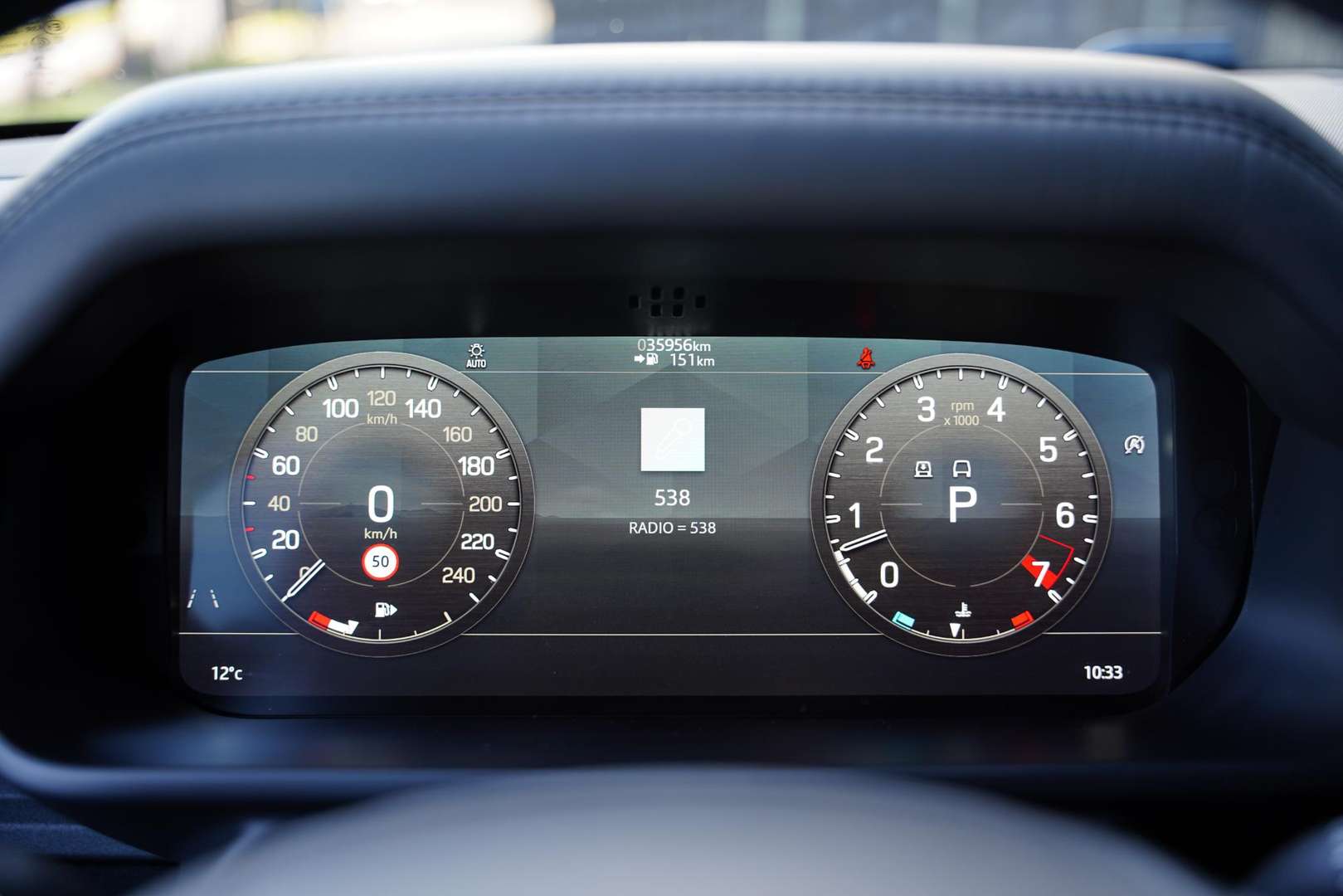 Land Rover Defender 110 Black Edition / Panoramadak / Meridia P 525 V8 - 2022 - Joinsteer - #8