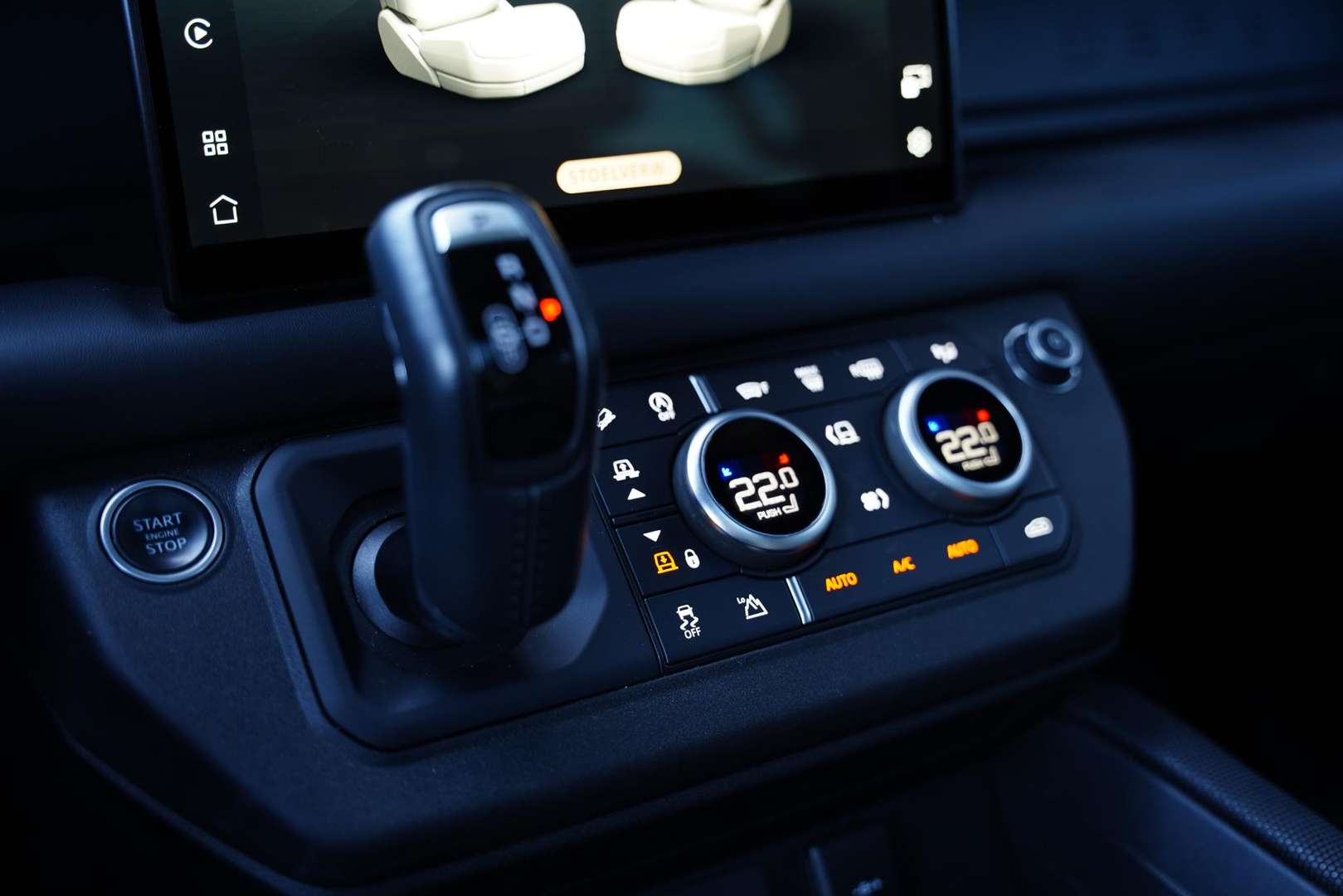 Land Rover Defender 110 Black Edition / Panoramadak / Meridia P 525 V8 - 2022 - Joinsteer - #17