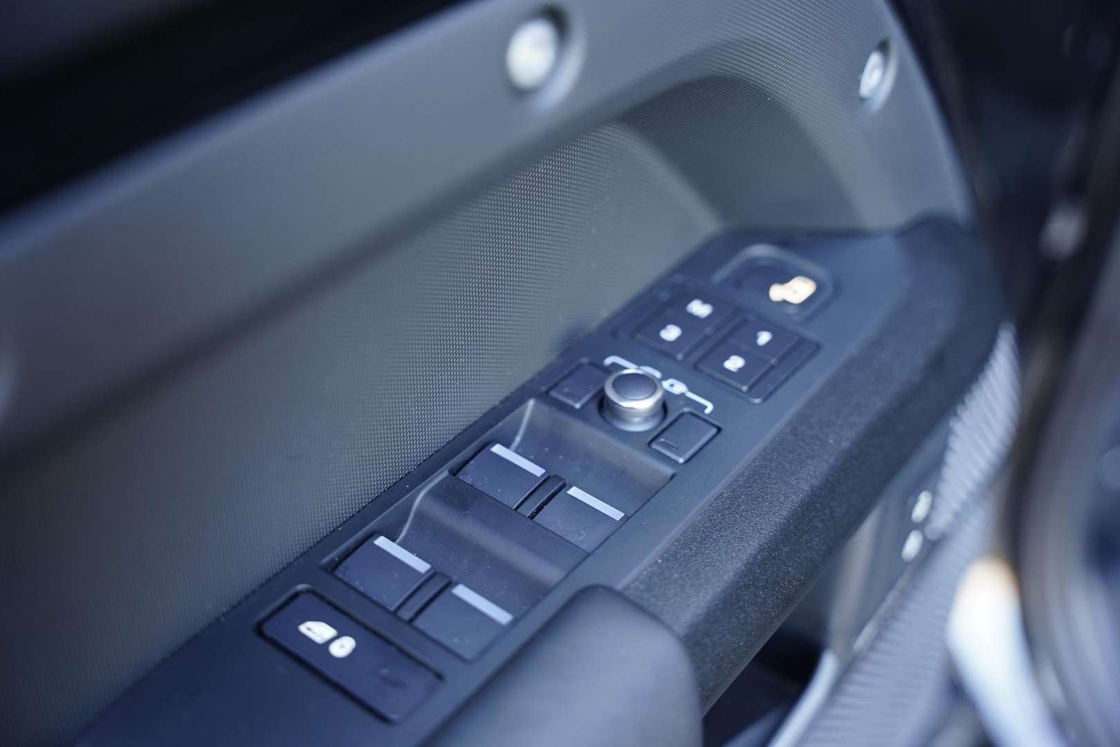 Land Rover Defender 110 Black Edition / Panoramadak / Meridia P 525 V8 - 2022 - Joinsteer - #23