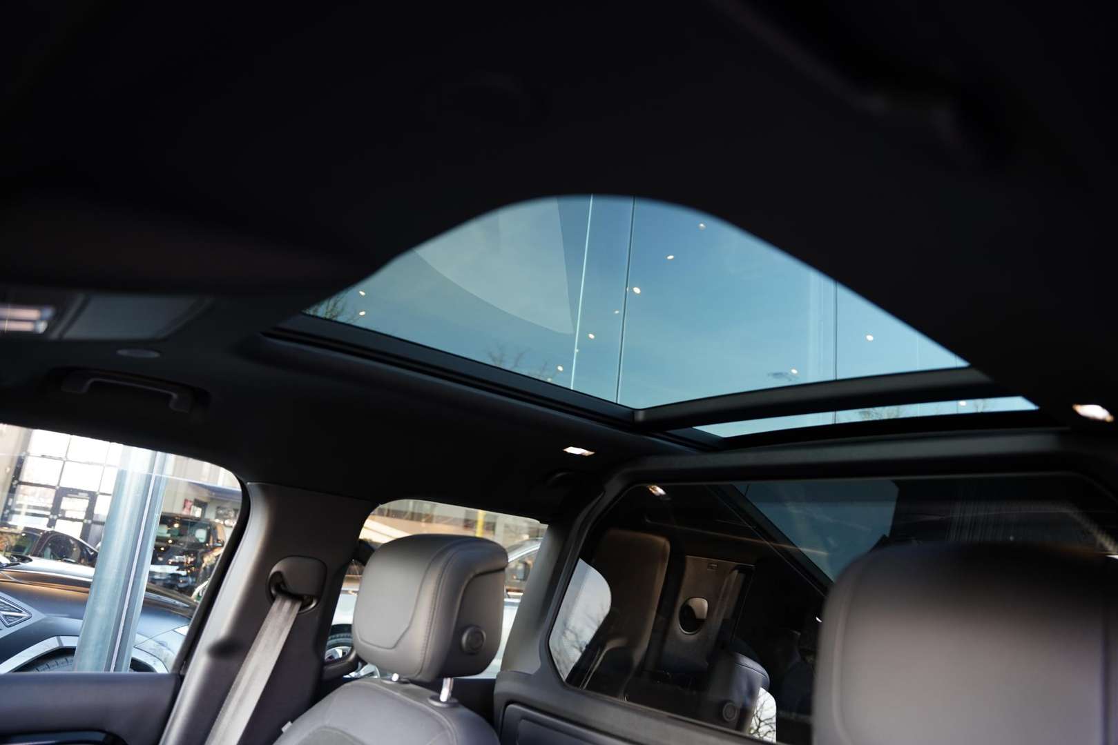 Land Rover Defender 110 Black Edition / Panoramadak / Meridia P 525 V8 - 2022 - Joinsteer - #25