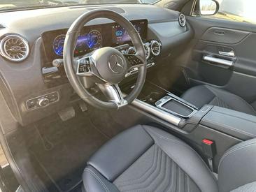 Mercedes EQA 300 Progressive — photo 10