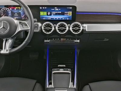 Mercedes GLB 220