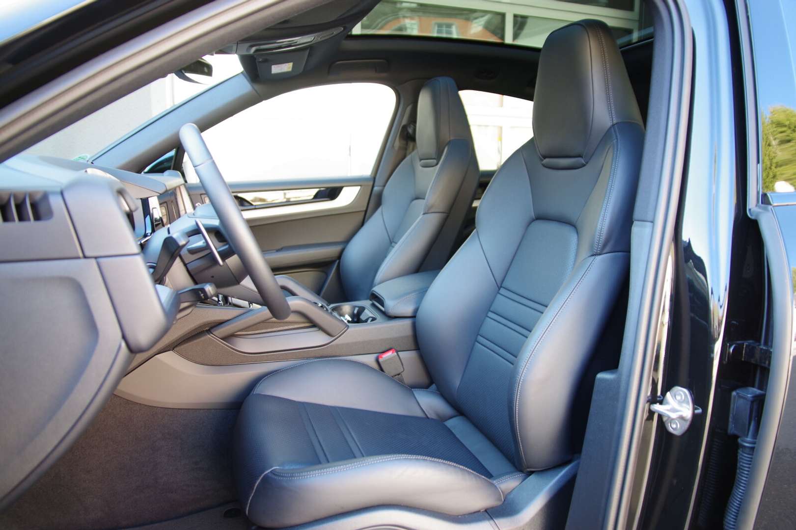 Porsche Cayenne Coupé E-Hybrid - 2025 - Joinsteer - #4