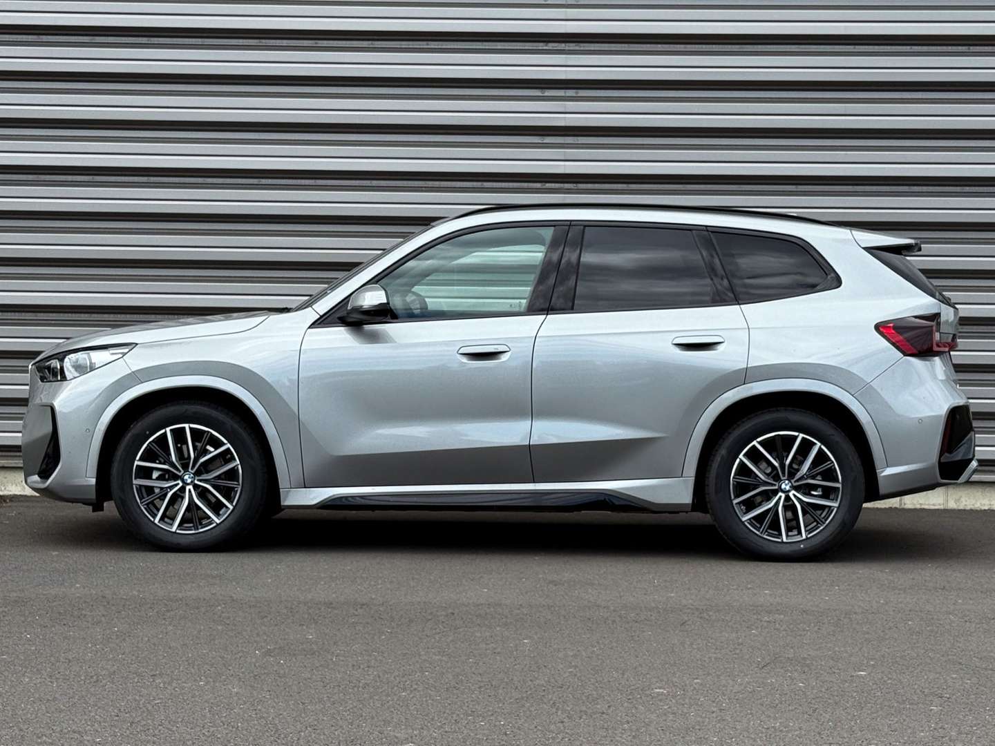 BMW IX1 EDrive20 - 2025 - Joinsteer - #6