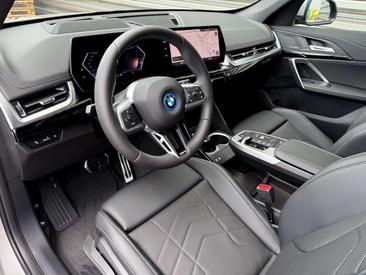 BMW IX1 EDrive20 — photo 8