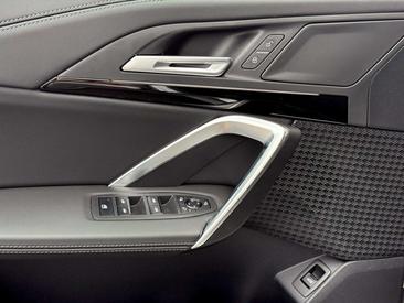 BMW IX1 EDrive20 — photo 12