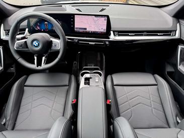 BMW IX1 EDrive20 — photo 22