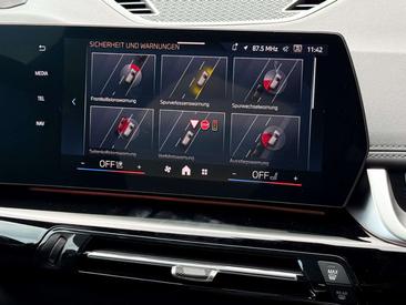 BMW IX1 EDrive20 — photo 29