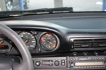 Porsche 993 Carrera 2 — photo 19