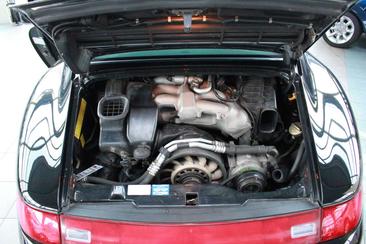 Porsche 993 Carrera 2 — photo 27