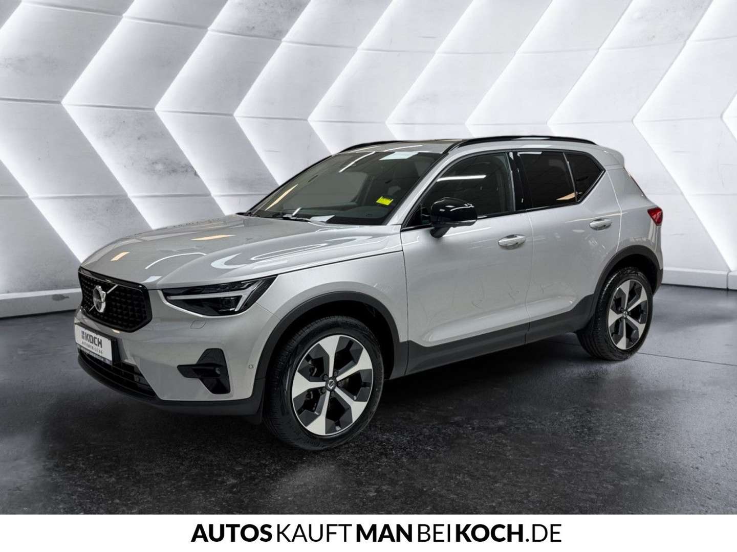 Volvo XC40 B3 - 2025 - Joinsteer - #1