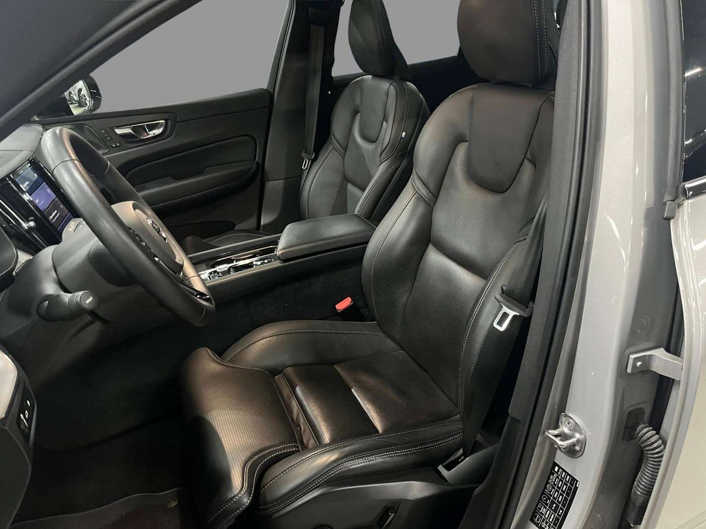 Volvo XC60 T6 Recharge R-Design - 2021 - Joinsteer - #2