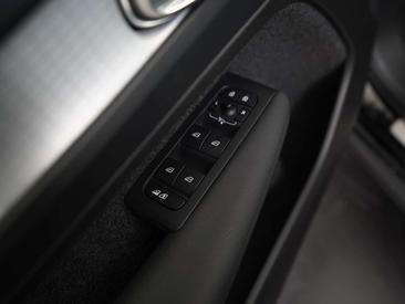 Volvo XC40 T5 Recharge Core — photo 34