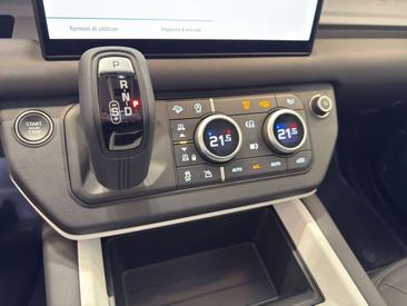 Land Rover Defender 90 S 3.0D I6 200 CV AWD Auto — photo 12