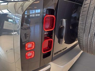 Land Rover Defender 90 S 3.0D I6 200 CV AWD Auto — photo 21