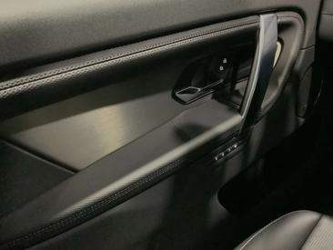 Land Rover Discovery Sport Dynamic SE P270e — photo 17
