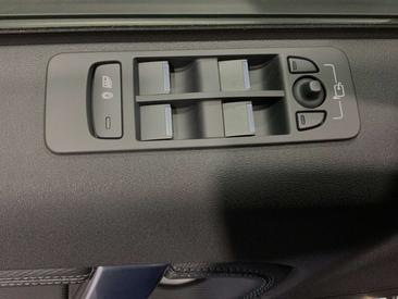 Land Rover Discovery Sport Dynamic SE P270e — photo 20