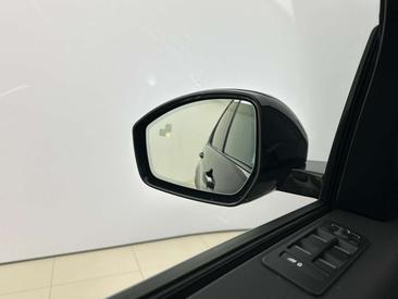 Land Rover Discovery Sport P270e Dynamic SE AWD Auto — photo 15