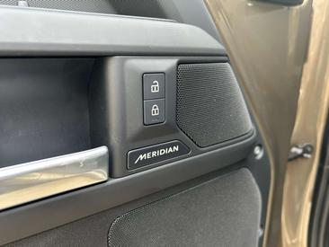 Land Rover Defender 110 X-Dynamic SE D250 — photo 16