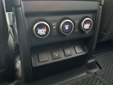Land Rover Defender 110 X-Dynamic SE D250 — photo 17