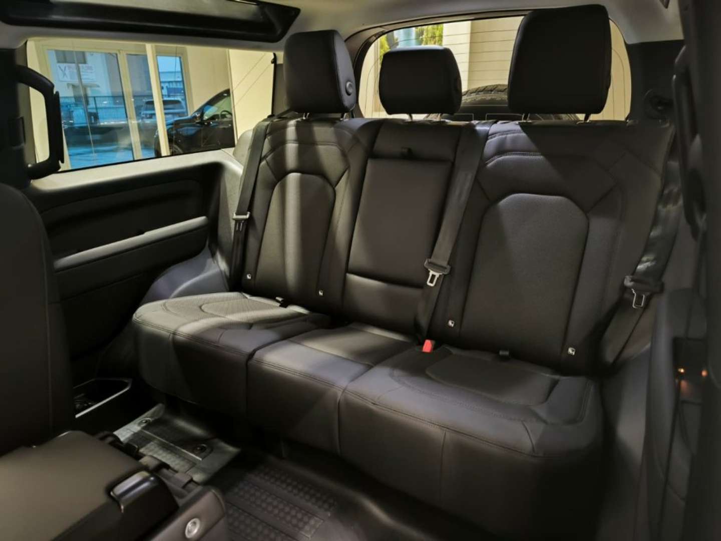 Land Rover Defender 90 X-Dynamic SE 26MY 3.0D I6 200 CV AWD Auto - 2026 - Joinsteer - #4