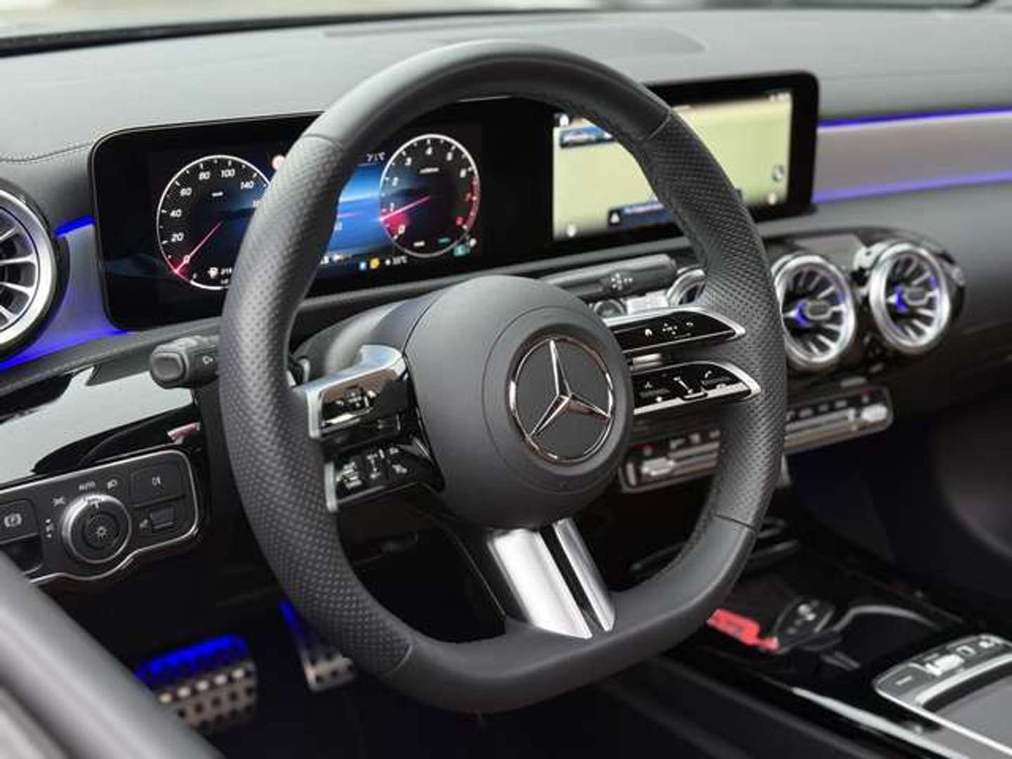 Mercedes CLA 180 AMG Line - 2025 - Joinsteer - #16