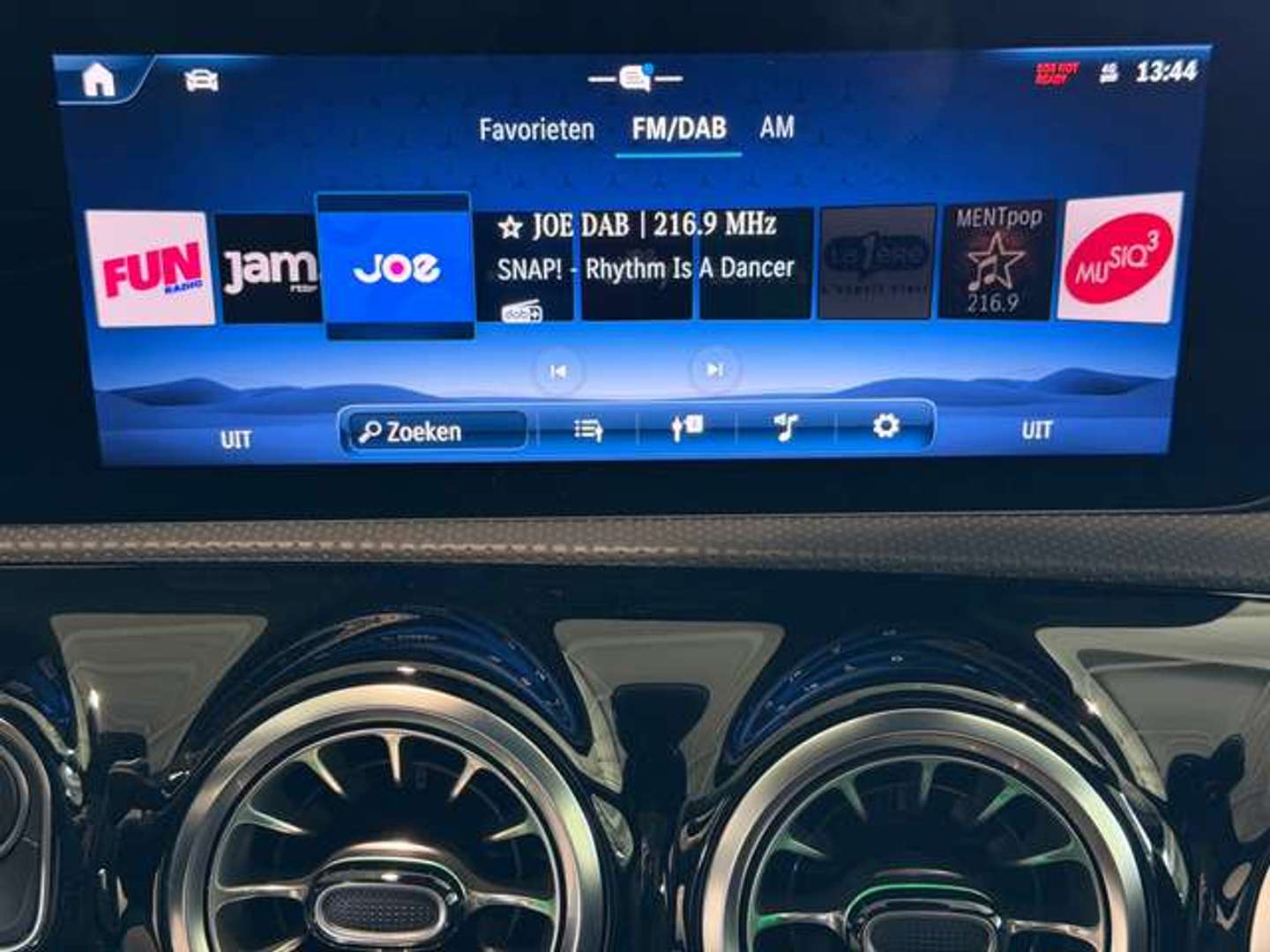 Mercedes CLA 180 Night Edition - 2024 - Joinsteer - #11