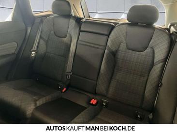 Volvo XC60 B4 Core — photo 6