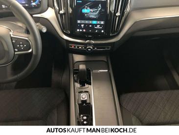 Volvo XC60 B4 Core — photo 9