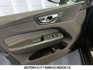 Volvo XC60 B4 Core — photo 12