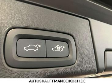 Volvo XC60 B4 Core — photo 16