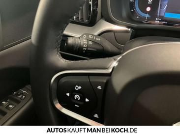 Volvo XC60 B4 Core — photo 18