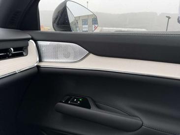 Volvo EX90 Twin Motor — photo 21
