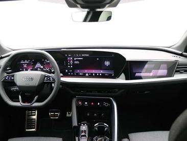 Audi Q5 S Line TFSI — photo 11