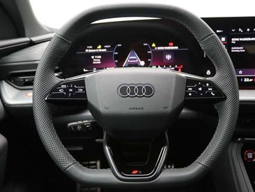 Audi Q5 S Line TFSI — photo 14
