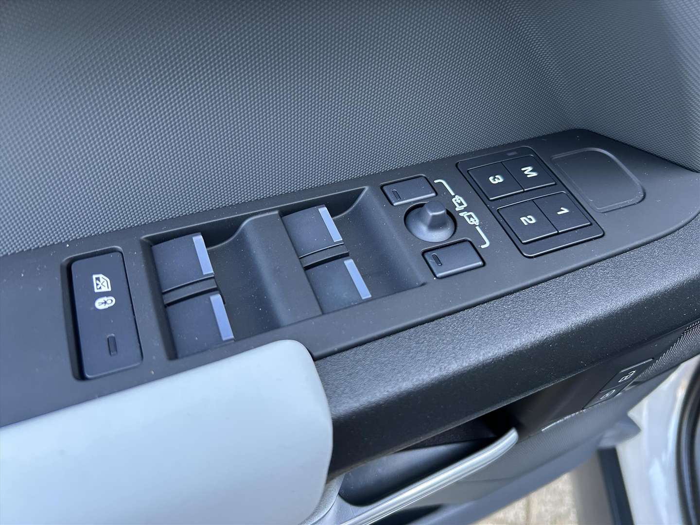 Land Rover Defender X-Dynamic HSE P300e PHEV AWD - 2026 - Joinsteer - #10