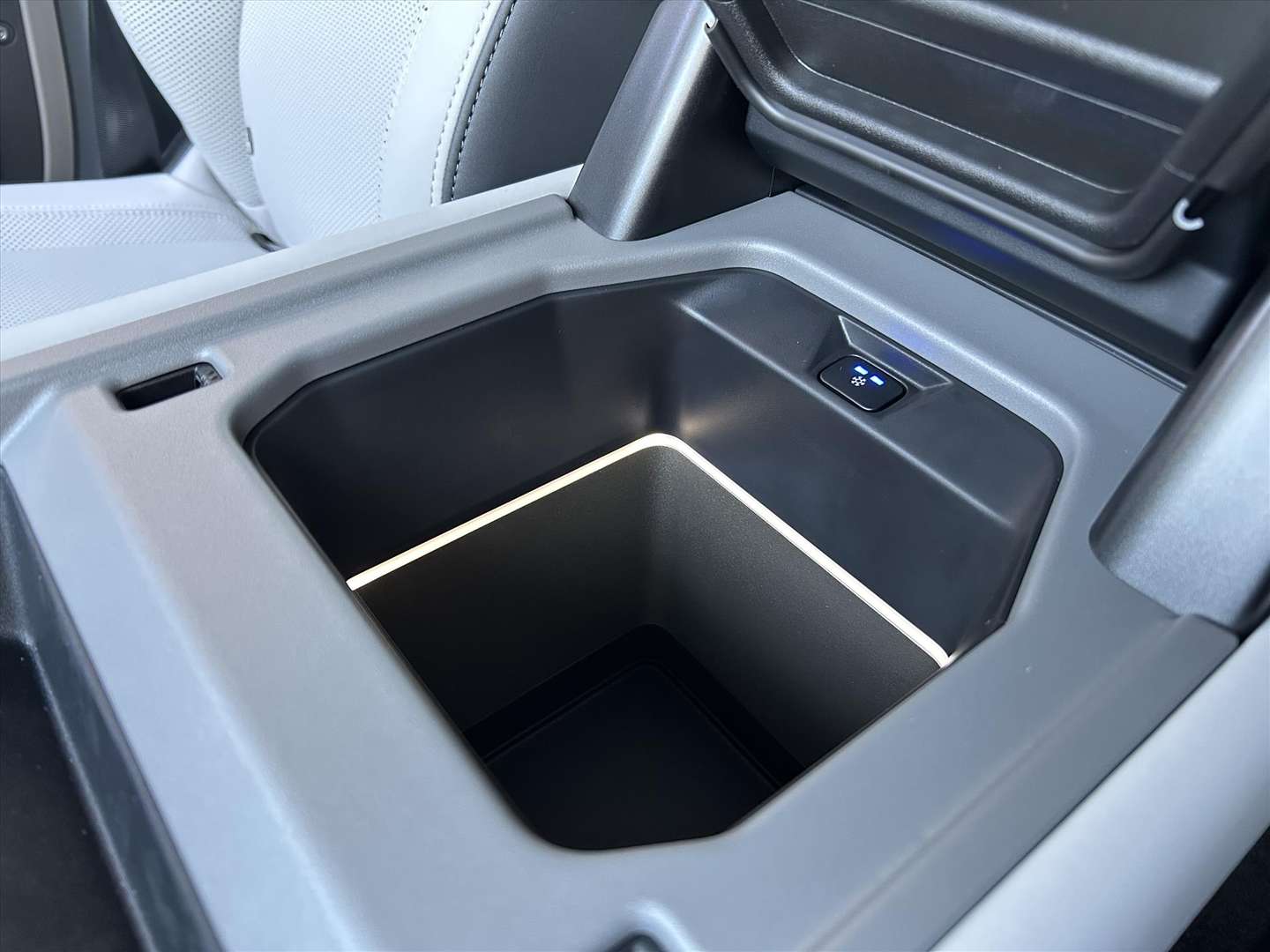 Land Rover Defender X-Dynamic HSE P300e PHEV AWD - 2026 - Joinsteer - #31