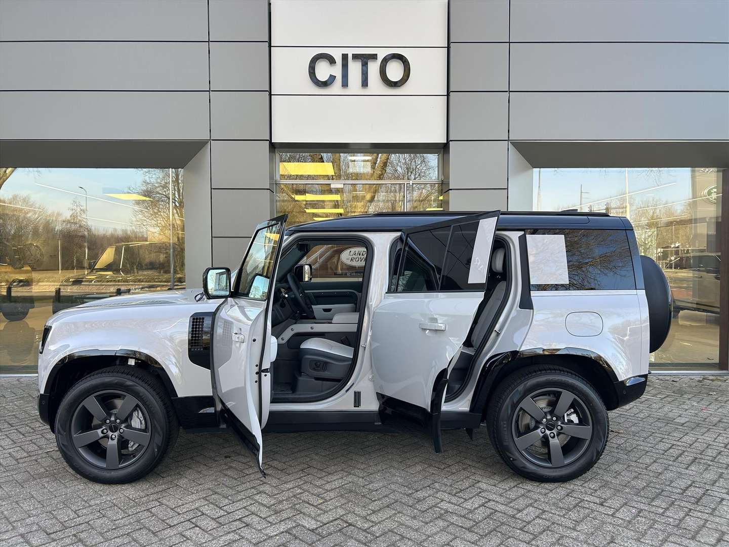 Land Rover Defender X-Dynamic HSE P300e PHEV AWD - 2026 - Joinsteer - #37